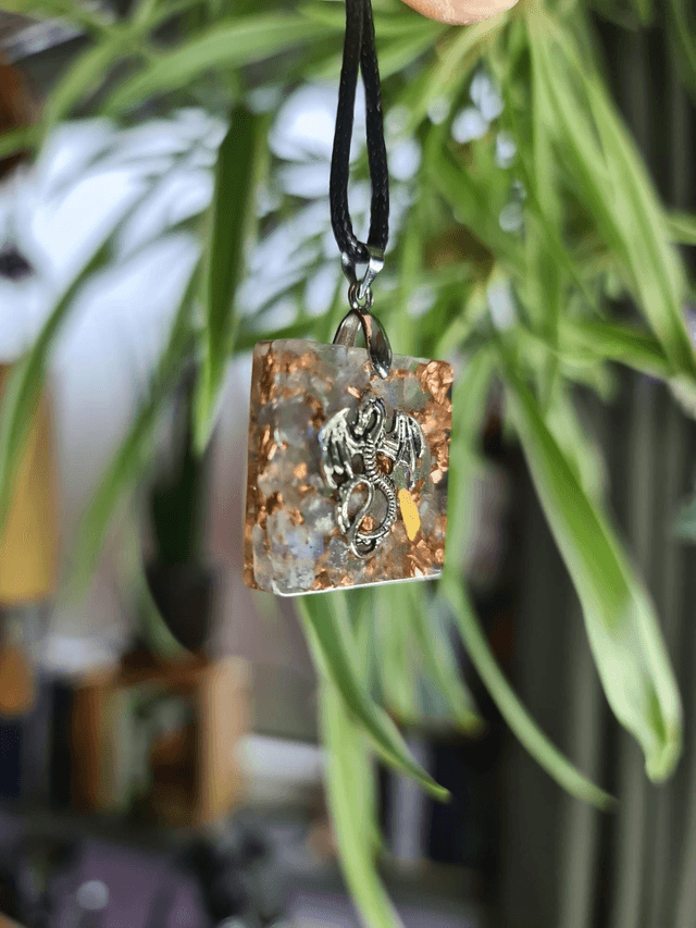Médaillon carré dragon Labradorite 