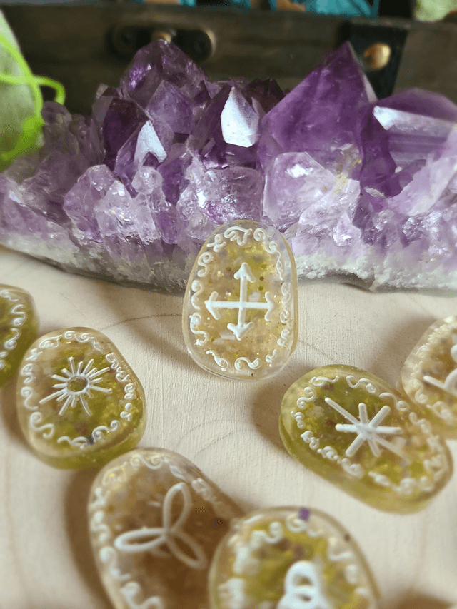 Runes des Soeurcières 🌿 Labradorite (blanc)