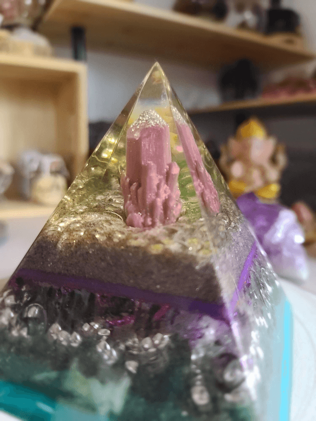 Pyramide Papillon 🦋 10cm