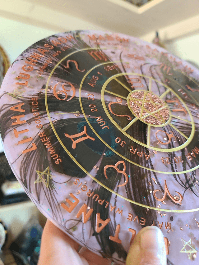 Roue de l'année Plumes de Paon 