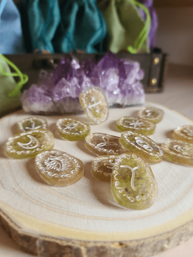 Runes des Soeurcières 🌿 Labradorite (blanc)