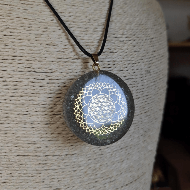 Amulette Fleur de vie Quartz