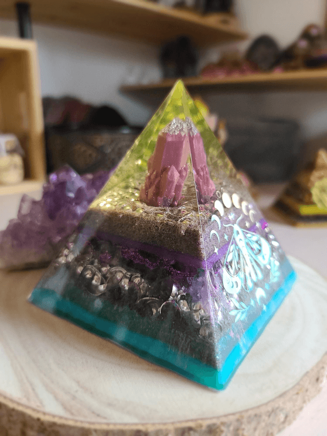 Pyramide Papillon 🦋 10cm
