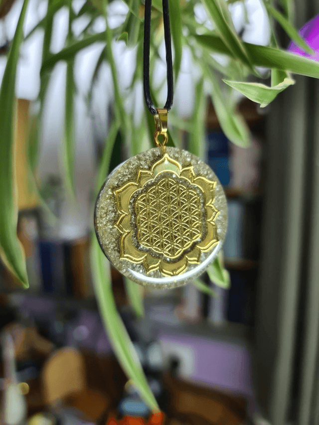 Amulette Fleur de vie lotus Quartz