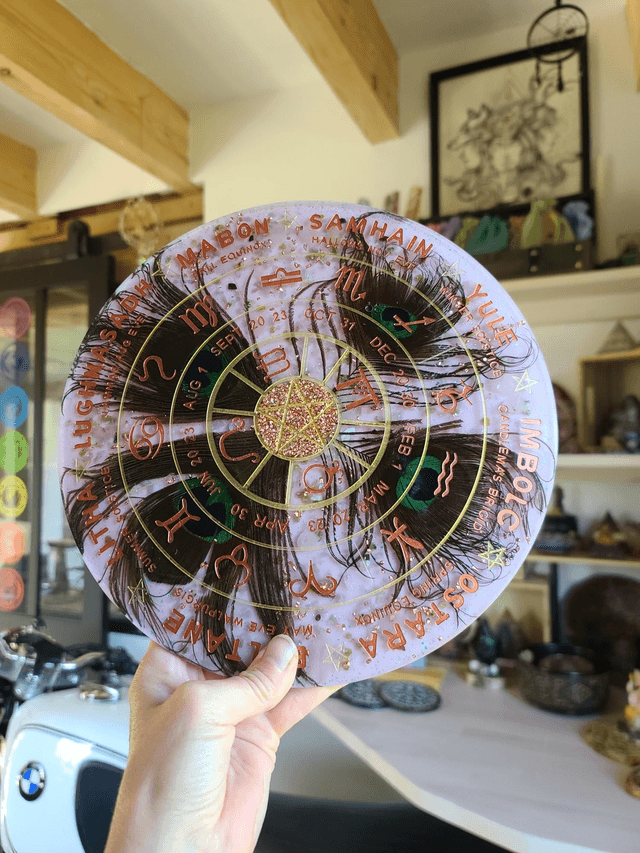 Roue de l'année Plumes de Paon 