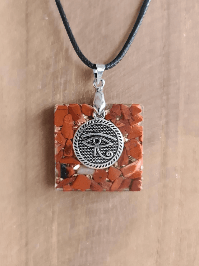 Médaillon carré Horus Jaspe rouge 